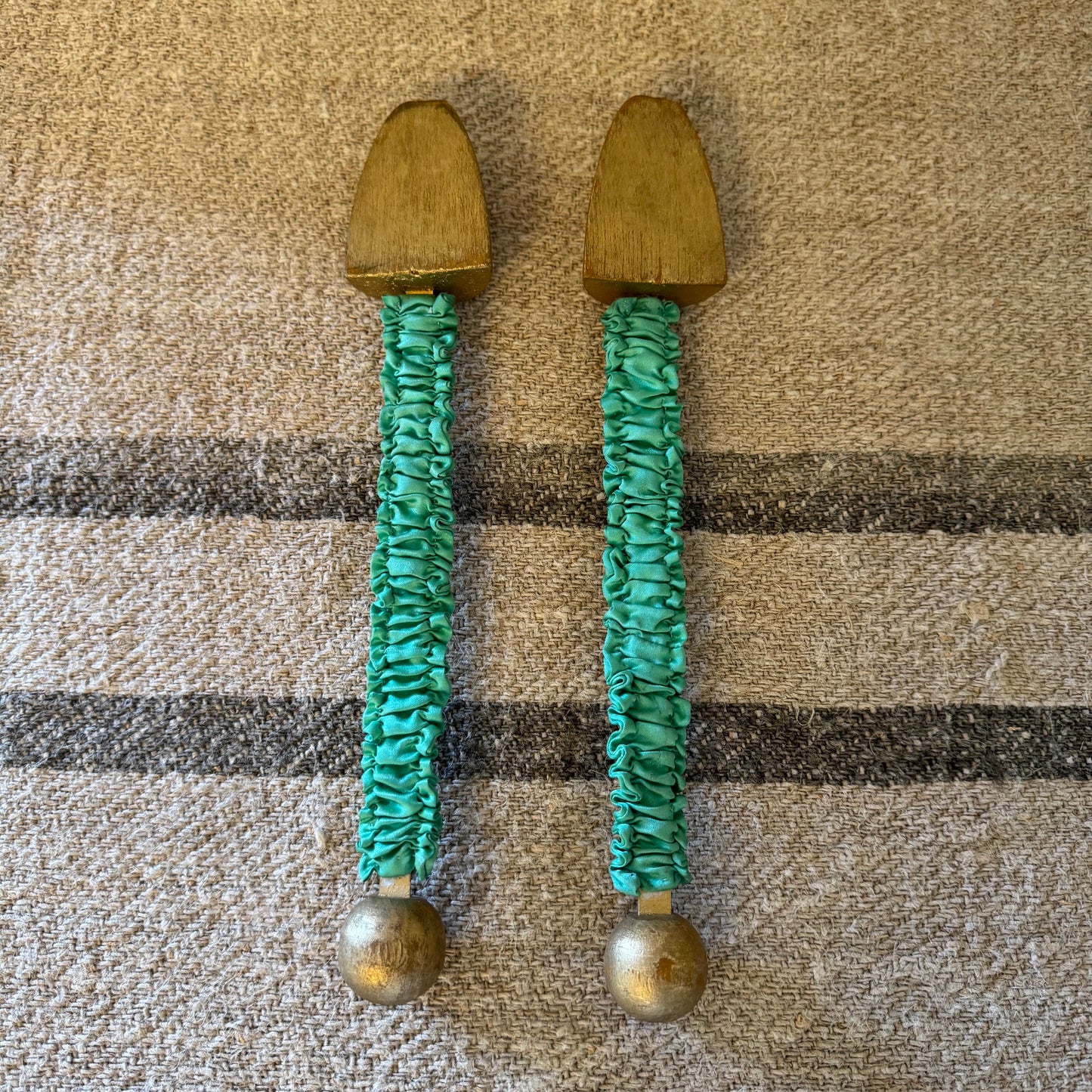 Vintage silk shoe tree - green