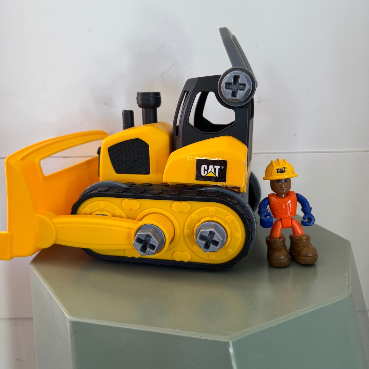 CAT Build Your Own Vehicle Junior Crew