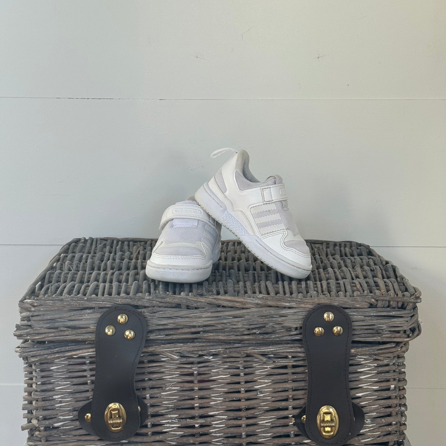 Adidas Sneakers (US5)