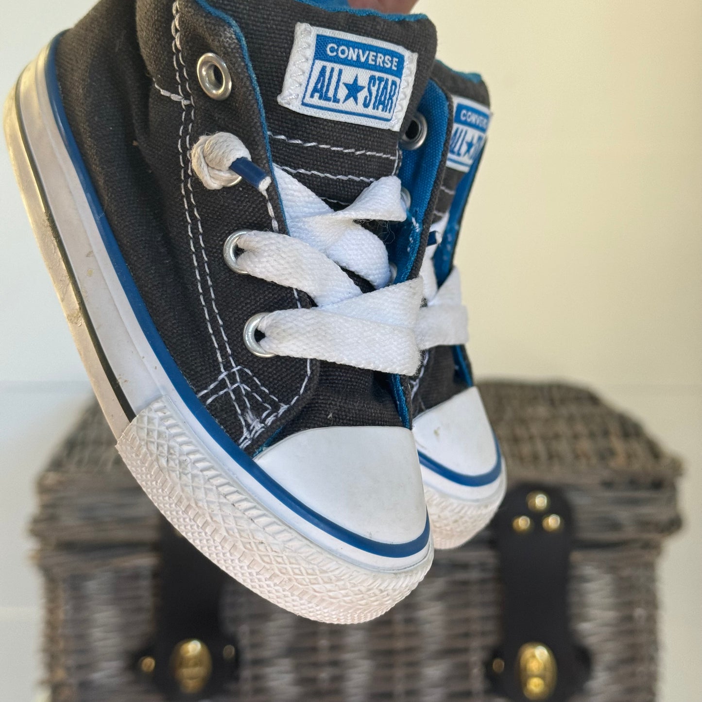 Converse Axel Mid Sneakers (US5)