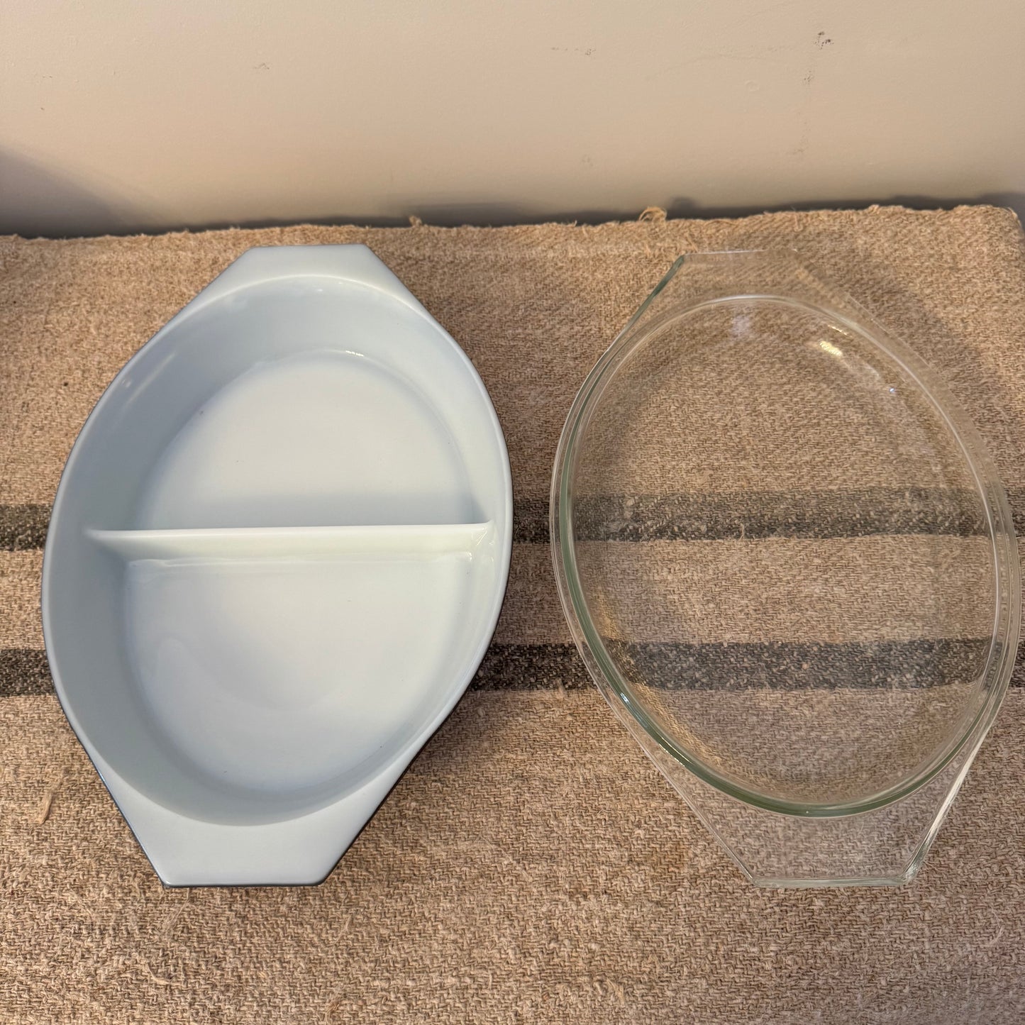 Pyrex Snowflake dish with lid