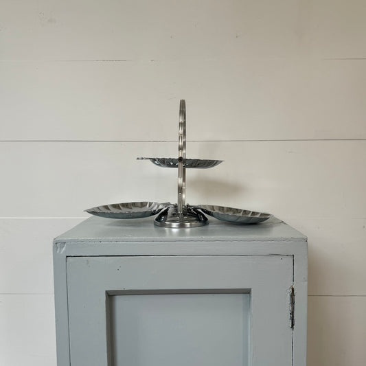 Mid Century Foldable Treat Stand - Leaf